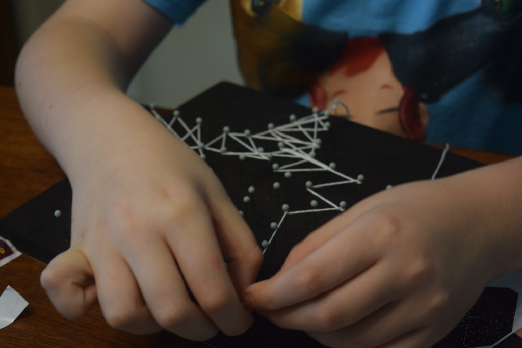 Image of how to wrap thread around the pins